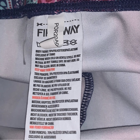 Women’s XXL FIRSTWAY Multi Colored Floral Striped Flare Leg Capri Yoga Pants EXC - Picture 5 of 16